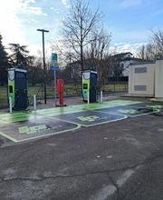 IPLANET Ricarica in sicurezza in modalità ultra fast per tutti i veicoli elettrici.