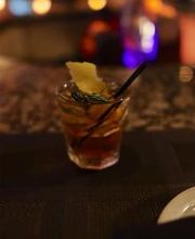 Full bar with speciality cocktails