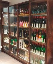 Nebst hochwertigen Spirituosen führen wir auch exquisite Weine aus der Umgebung Dresdens.