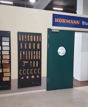 Eingang zu unserem Hörmann Studio