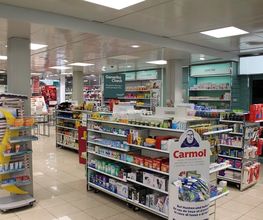 innenraum-amavita-apotheke-storchengässchen-bern