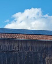 Offgridtec Photovoltaikanlage auf Maschinenhalle.jpeg