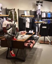 Nike Store Diagonal imagen 12