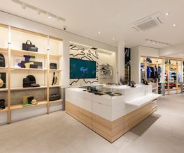 Lacoste Valence image 2