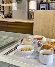 B&B HOTEL Clermont-Ferrand Le Brézet Aéroport image 2