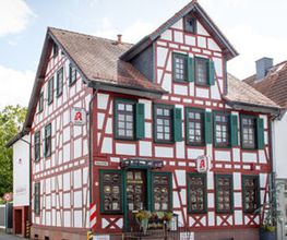 Schloß-Apotheke Bild 2