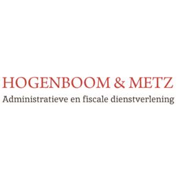 Even voorstellen: het kantoor
In 1981 startte Th. Hogenboom als eenmanszaak de onderneming te Midwoud (NH). Vanaf 1986 leidde hij het bedrijf samen met zijn vrouw A.C.E. Hogenboom-Metz als man/vrouw-vennootschap. Sinds 2007 is het kantoor gevestigd in Olst. Na het overlijden van Th. Hogenboom in 2015 heeft A.C.E. Hogenboom-Metz alleen de leiding over het kantoor en het klantenportfolio. De naam bleef echter ongewijzigd.

Hogenboom & Metz stelt zich ten doel de administratieve en fiscale zaken van haar cliënten op doelmatige en integere wijze te behartigen, de cliënten duidelijkheid te verschaffen over het financiële reilen en zeilen van hun onderneming en dit te doen voor een redelijk tarief.
In tegenstelling tot wat in de branche gebruikelijk is werken wij niet tegen een uurtarief, maar spreken wij met onze klant een vast periodiek bedrag af. Dit voorkomt voor u tegenvallende administratiekosten. Als een gesprek langer duurt dan u verwacht krijgt u geen onverwacht hoge nota.

Het kantoor richt zich met name op het midden- en kleinbedrijf en verzorgt tevens de belastingaangiften voor veel particulieren.
De huidige opzet is zeer kleinschalig, de omgang zo formeel of informeel als u dat wenst. Er is geen kantoorpand maar er wordt vanuit huis gewerkt en er is geen personeel in dienst. Voor de koffie of anderszins zorgen wij zelf. De kleinschaligheid van ons kantoor heeft voor cliënten het voordeel dat zij steeds hetzelfde aanspreekpunt hebben. Het kantoor kenmerkt zich door een grote betrokkenheid bij de werkzaamheden van onze cliënten.