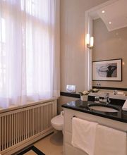 Guest room bath