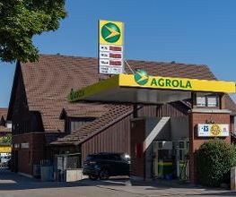 AGROLA Tankstelle in Maur - zwei Tanksäulen