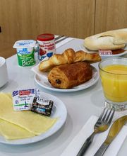 B&B HOTEL Marseille Euromed image 2