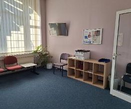 Warte- und Aufenthaltsbereich mit Teilnehmerdrucker