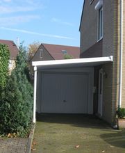 Carport aus Aluminiumprofilen mit Doppelstegplatten