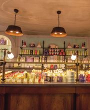 Ladurée Bonaparte image 2