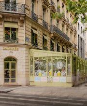 Ladurée Paris Champs-Elysées image 2