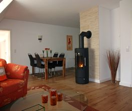 Wohnzimmer der Himmel's Stuv mit Kaminofen