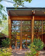 Unseres Hauptgebäude, Der Gastraum und unser Biergarten.