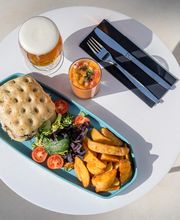 Breeze Gastro Pool Bar - Puerto Banús imagen 1