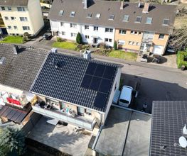 photovoltaik-anlage-bruehl-6-6kwp-aiko-ost-west-drohnenaufnahme.jpeg