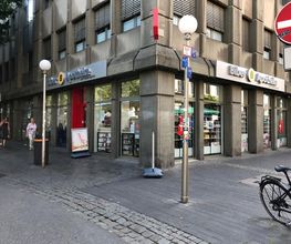 Aussenansicht der Biber-Apotheke am Friedensplatz