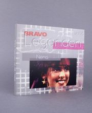 Die BRAVO Legenden Vol. 08 - enthält alle Berichte, Artikel, Poster, Starschnitte und Bilder zu Nena. Alles was je in BRAVO über die deutsche Pop-Queen Nena berichtet wurde. Ein Muss für Sammler.