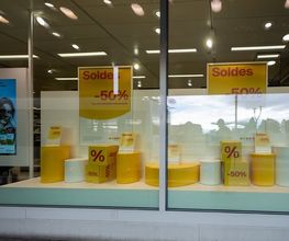 fenêtre-soldes-pharmacie-sun-store-lausanne-grand-pont