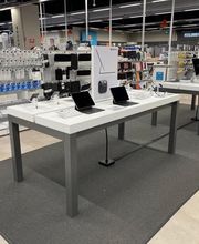 Depuis quarante ans, Apple conçoit des produits informatiques et électroniques destinés à votre usage quotidien. L’ADN de la marque réside dans l’ergonomie et l’intuitivité. Ses ordinateurs Mac (portables ou de bureau), ses appareils mobiles (smartphones iPhone, tablettes iPad) et ses logiciels sont pensés pour être utilisés avec un maximum de facilité et d’efficacité en toutes circonstances. En outre, tous les appareils Apple jouissent d’une longue durée de vie