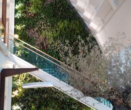Vertical Flore image 3