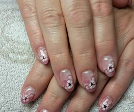 Kosmetik & Nails Bild 4