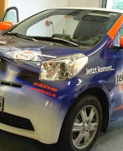 Fahrzeugwerbung: Vollverklebung von PKW Promotionsfahrzeug. Produziert von DIE2 Werbung+Marketing aus Quickborn, in Schleswig-Holstein.