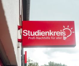 Ratingen-Lintorf Außenansicht - Leuchtreklame