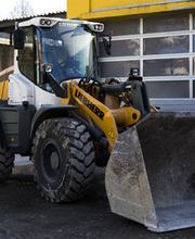 une excavatrice de Tanner et Fils SA