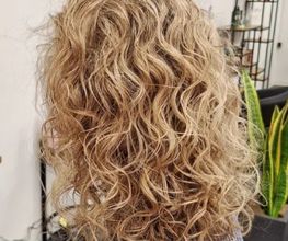 Calligraphy Hair Martina Bark Bild 9