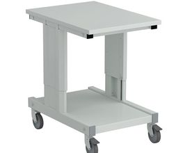 De concept ESD trolley is de ideale bijzettafel voor elk soort werktafel. De concept trolley heeft een prettige afmeting van 500x700 mm en is voorzien van 4 zwenkwielen.
De concept ESD trolley is op hoogte instelbaar tijdens de opbouw en in naderhand eenvoudig aanpasbaar.
Deze trolley voldoet aan alle eisen om toegepast te worden in een ESD-veilige werkplaats.