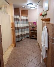 Villa Valencia Healthcare Center image 9