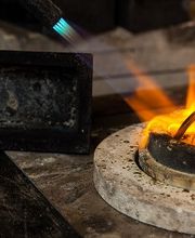 Schmelzen von Goldschmuck