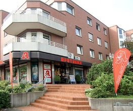 Aussenansicht der Apotheke am Schölzbach