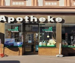 Aussenansicht der St. Petrus-Apotheke