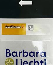 Eingang zur Praxis, Bahnhofstrasse 8, 3250 Lyss - links neben dem Postomat bei der Glastüre bitte klingeln