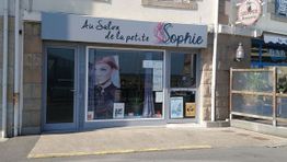 Au Salon De La Petite Sophie