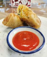 Neue Frühlingsrollen gefüllt mit:

- Poulet und Gemüse
- Hackfleisch und Gemüse oder
- Crevetten und Gemüse ab 6.00CHF!