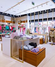 GUESS OUTLET BONAIRE imagen 4