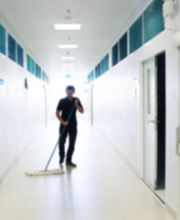 Mit Hauswartung von A bis Z versorgt
Unser Team von FDL Reinigungen Gmb in Basel ist verantwortlich für den Werterhalt Ihrer Immobilie durch professionelle Hauswartung. Unsere kompetenten Hausmeister überprüfen die Funktionalität und Sicherheit von Geländern, Türen, Lampen usw. und gewährleisten proaktiv, dass Reparaturen nicht lange anstehen. Unser Reinigungsunternehmen übernimmt nicht nur die Sauberkeit, sondern alle anfallenden hausmeisterlichen Dienste.