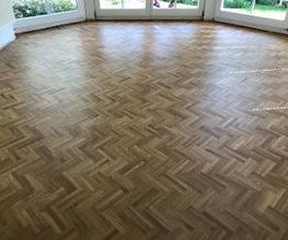 Mosaikparkett Eiche in 3-fach Fischgrät verlegt, anschließend geschliffen und mit Pallmann Magic Öl 1K Easy geölt.