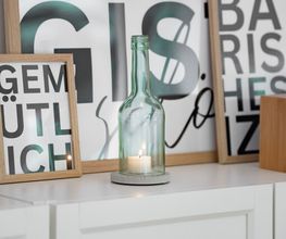 Zartgrün, pistazien gefärbtes kleines Windlicht