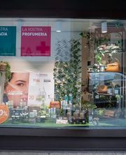 finestra-farmacia-amavita-lurà