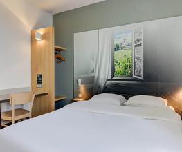 B&B HOTEL Chaumont image 1