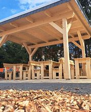 Holzunterstand mit Gründach