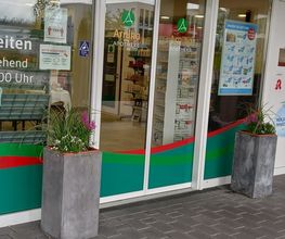 Aussenansicht der Arnika-Apotheke