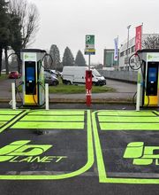 IPLANET Ricarica in sicurezza in modalità ultra fast per tutti i veicoli elettrici.