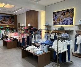 GUESS imagen 3